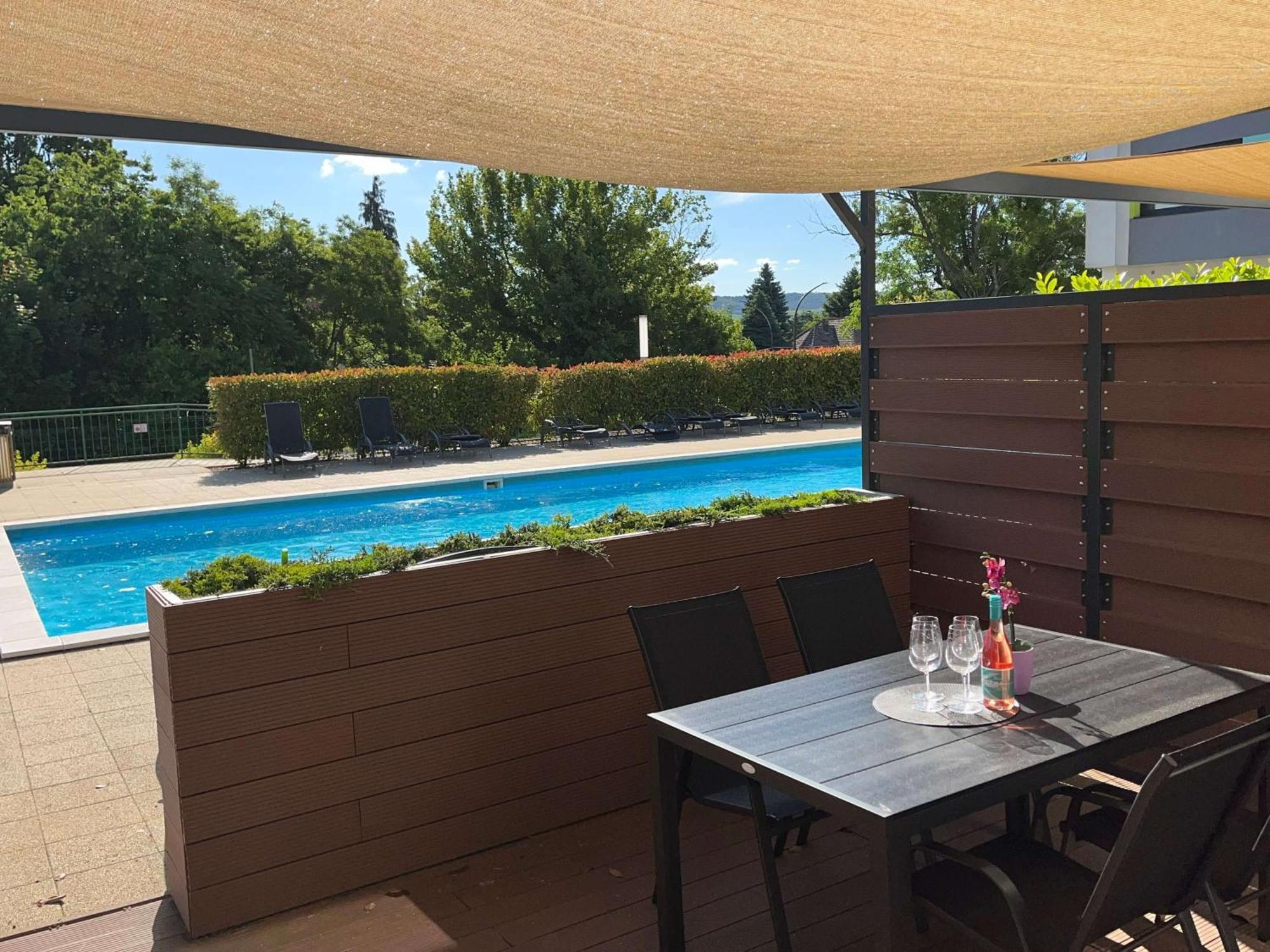 Aparthotel Pauzo Balaton à Balatonföldvár Extérieur photo